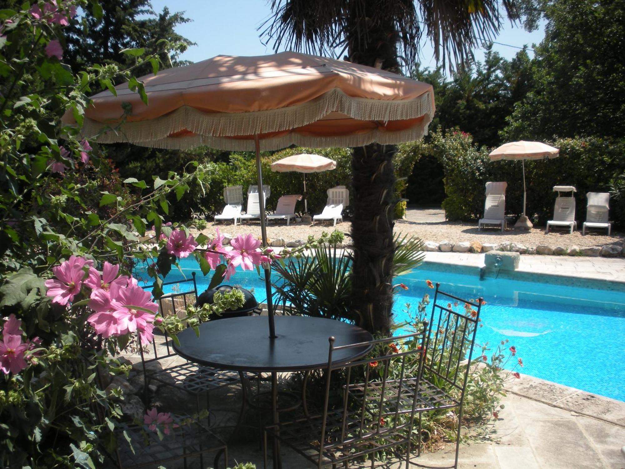 Gites Climatises Piscine Chauffee La Balancelle Saint-Remy-de-Provence Exterior photo